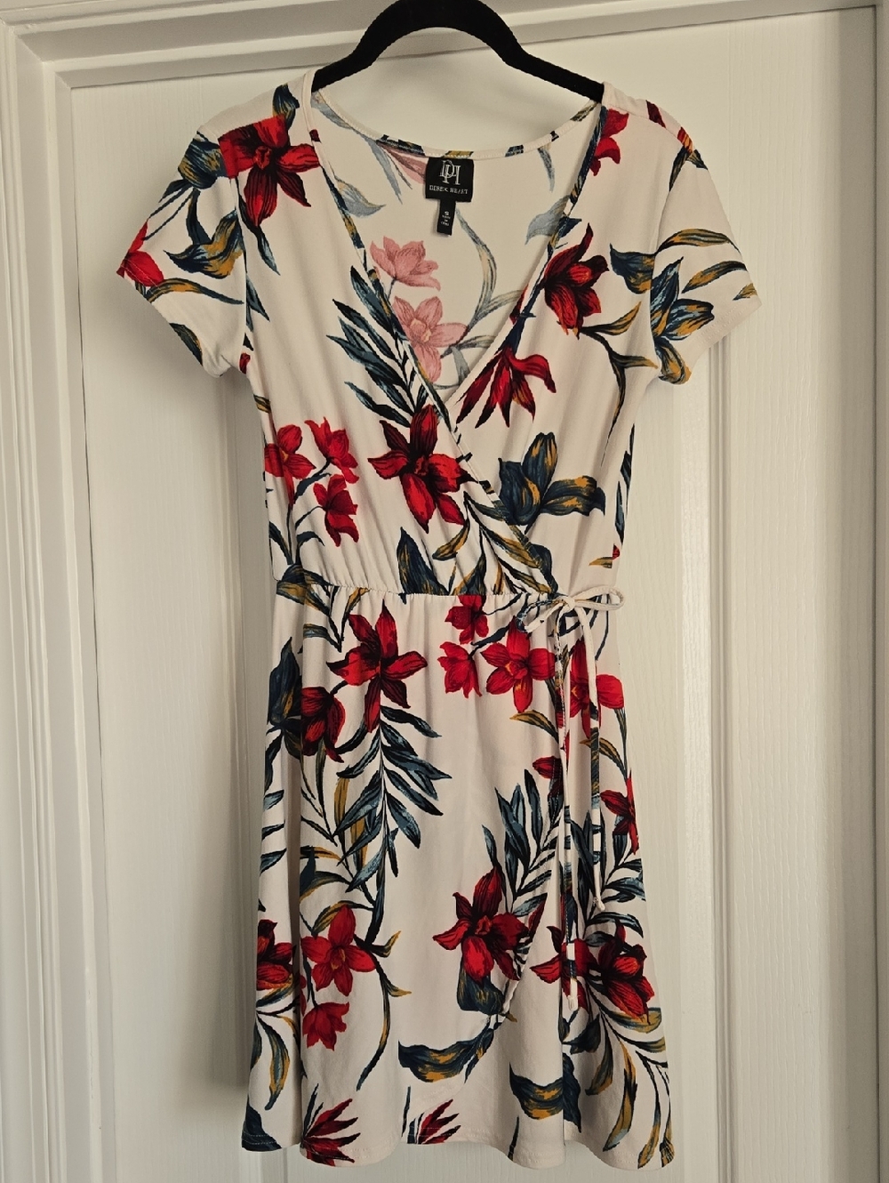 Derek Heart Mini V Neck Dress White With Red Flowers & Green Leaf Pattern Small
